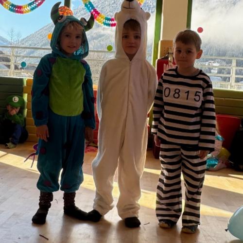 Eisbär, Verbrecher und Dinosaurier
