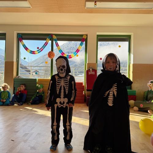 Skelett und Vampir
