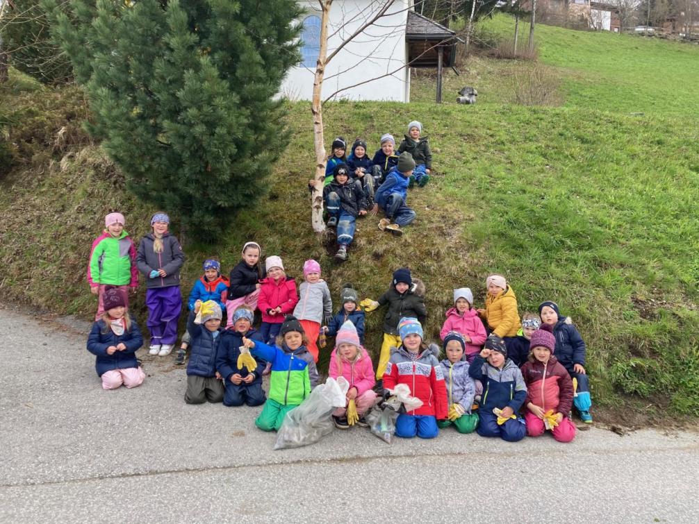 Kinder haben Müll gesammelt