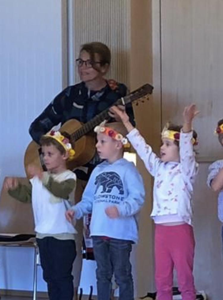 Kinder beim Singen