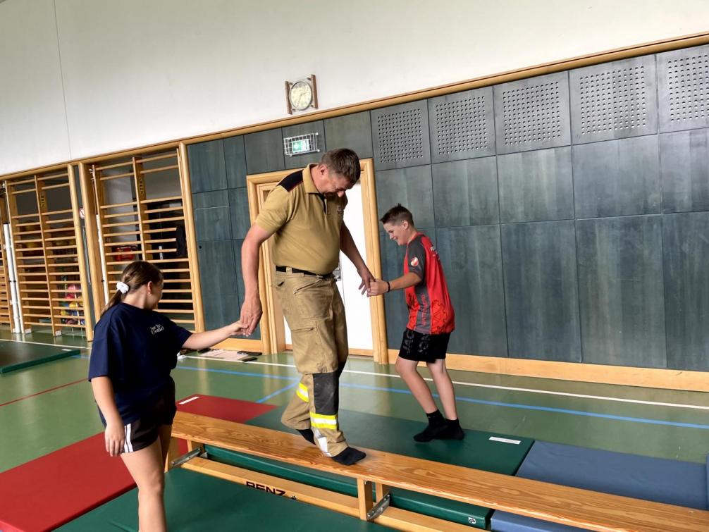 Miteinand Turnen mit der Feuerwehr