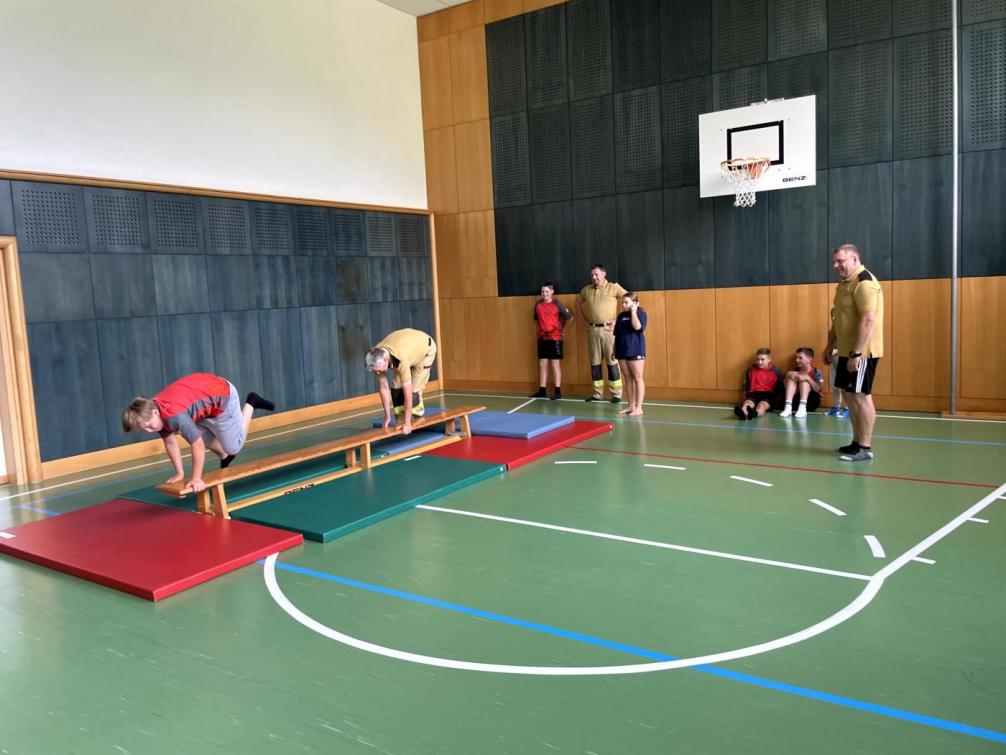 Miteinand Turnen mit der Feuerwehr