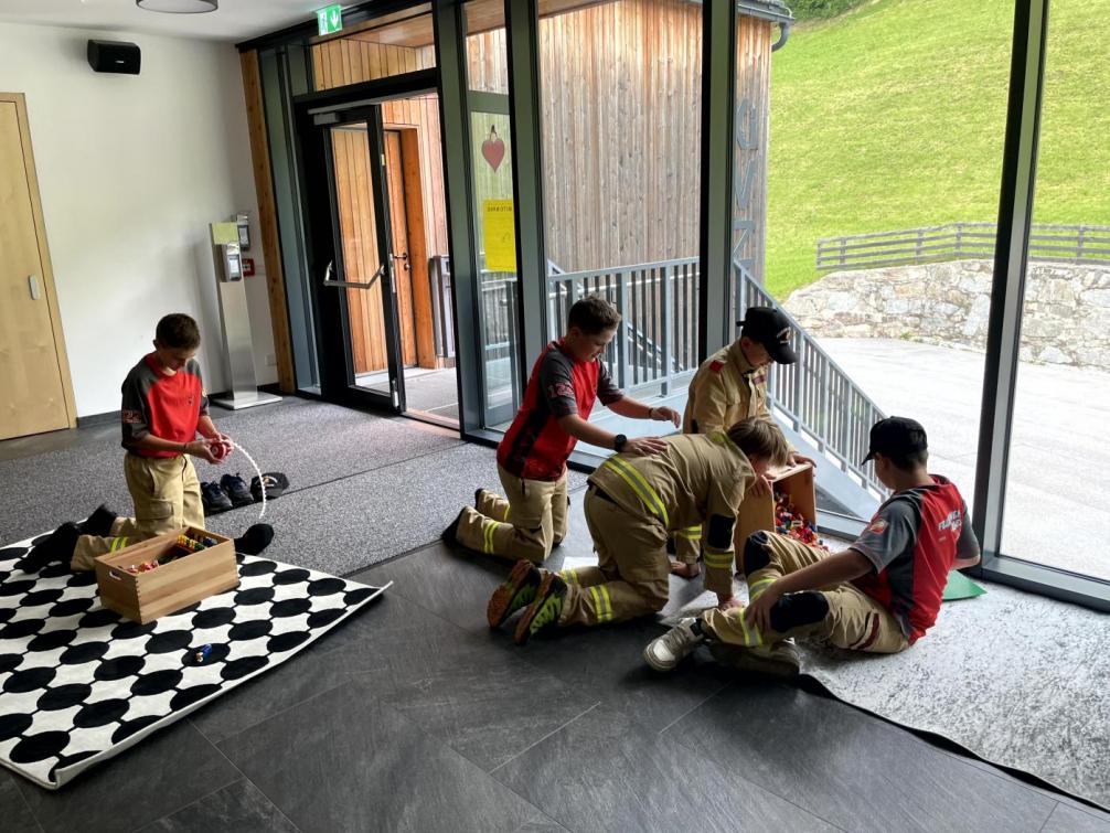 Miteinand Turnen mit der Feuerwehr