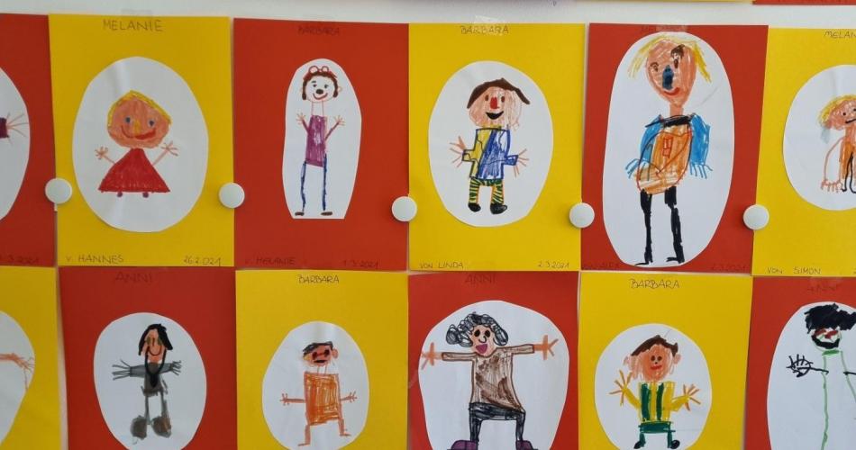 Mehrere gezeichnete Bilder von Kindern, alle stellen das Personal dar