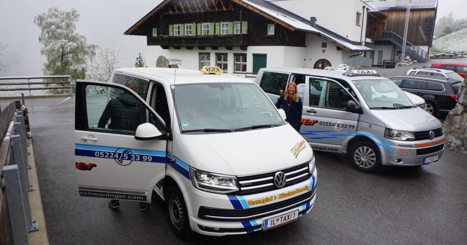 Taxis holen die Kinder ab