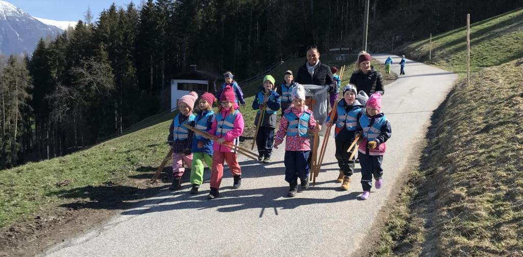 Sonnengruppe Sonnengruppe geht spazieren