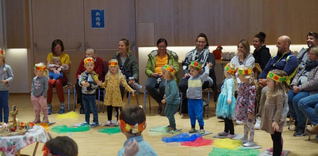 Kinder singen ein Lied