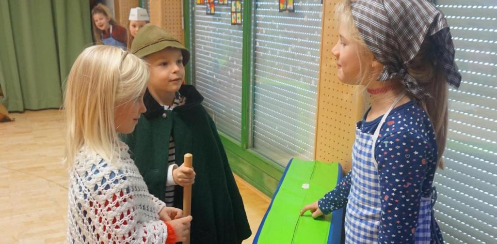 kinder spielen theater