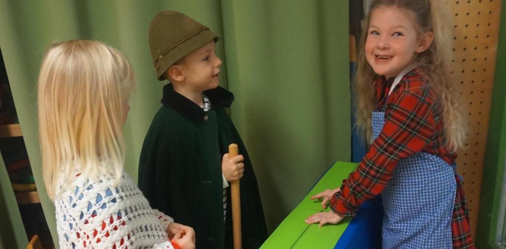 kinder spielen theater