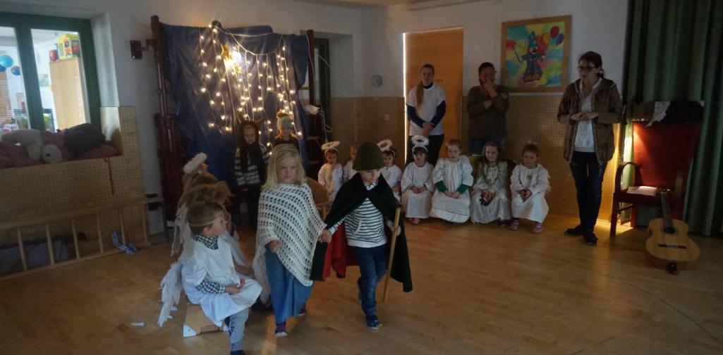 kinder spielen theater