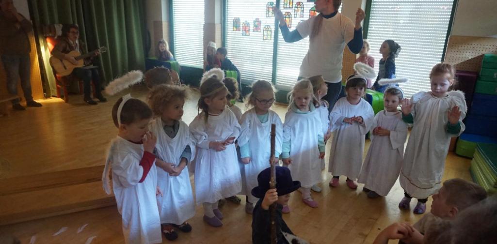 kinder spielen theater