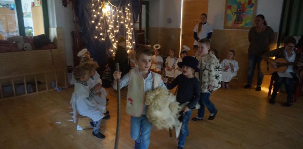 kinder spielen theater