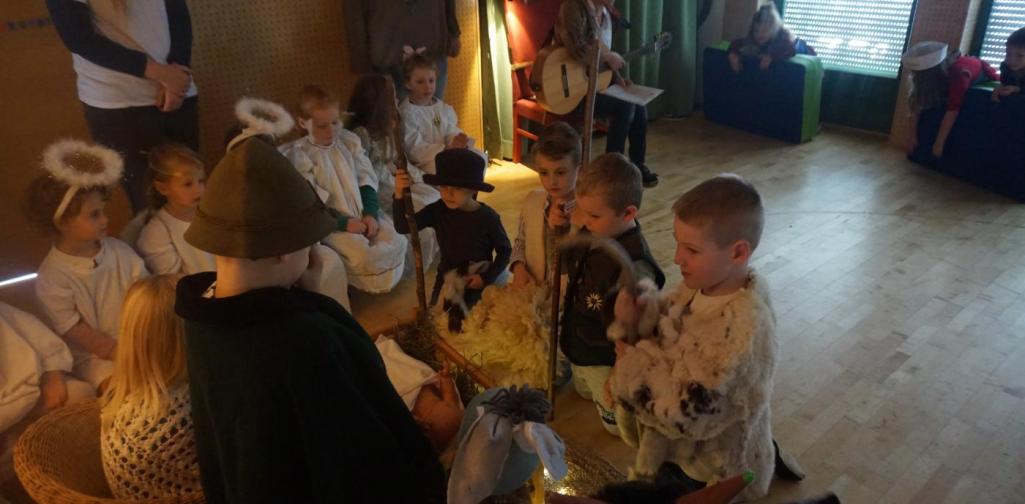 kinder spielen theater