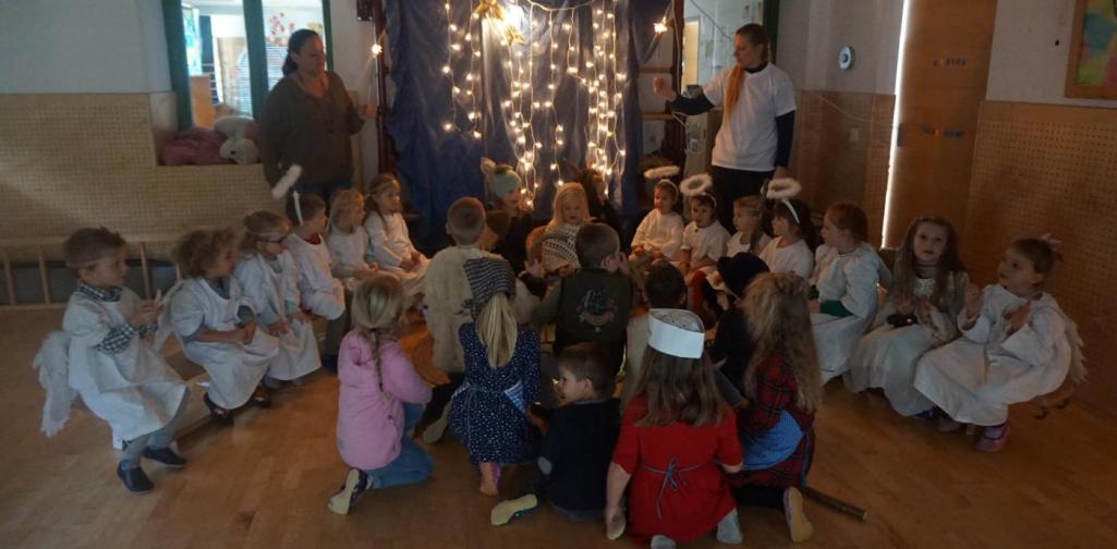 kinder spielen theater