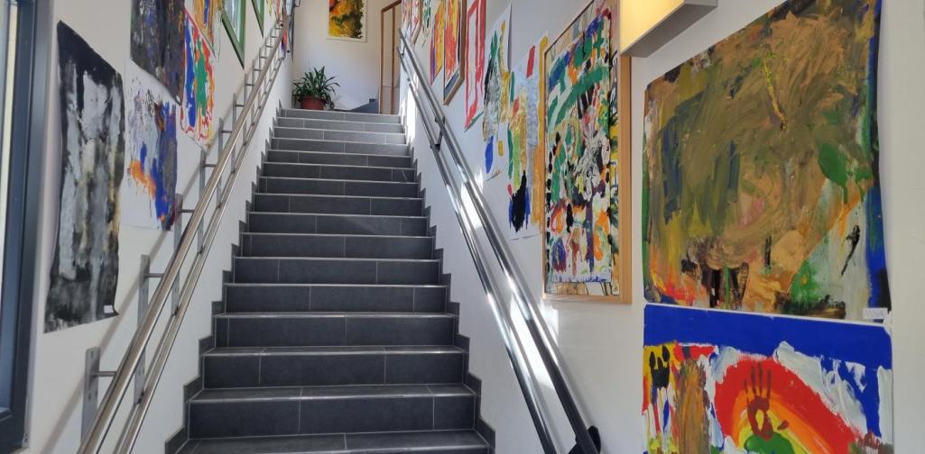 ausdrucksmalen Ausstellung im Treppenhaus