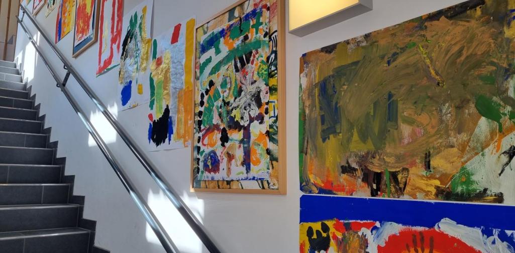 ausdrucksmalen Ausstellung im Treppenhaus