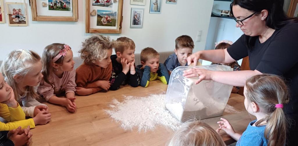 Winderl Kinder machen Brot